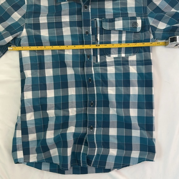 Small Checkered Blue Button down, Relaxed fit, light use, trail, men’s. - Picture 4 of 5